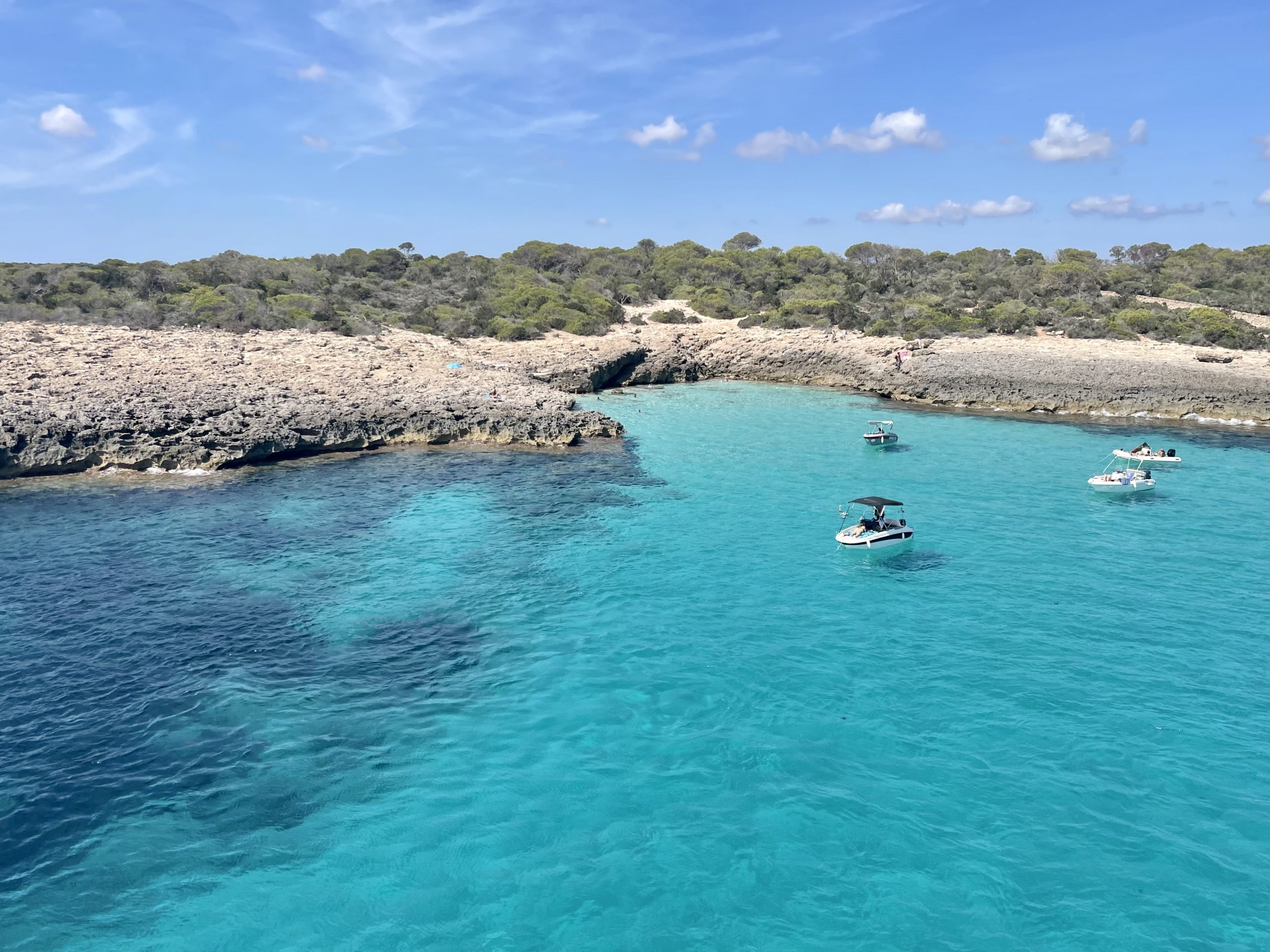 Traumhafte Bucht an der Südwestküste Menorcas