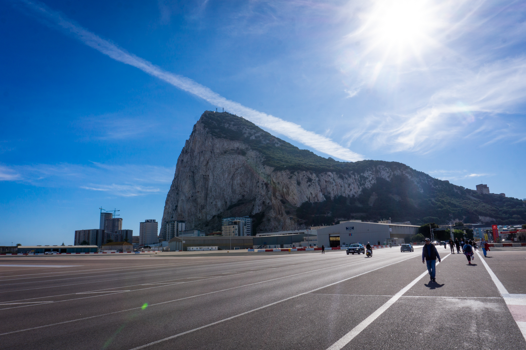 Landebahn vor dem Fels von Gibraltar